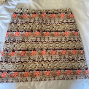 Loft skirt with side zipper closure